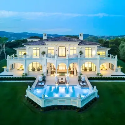 JUMBO LOANS hero image showing home buying benefits in California